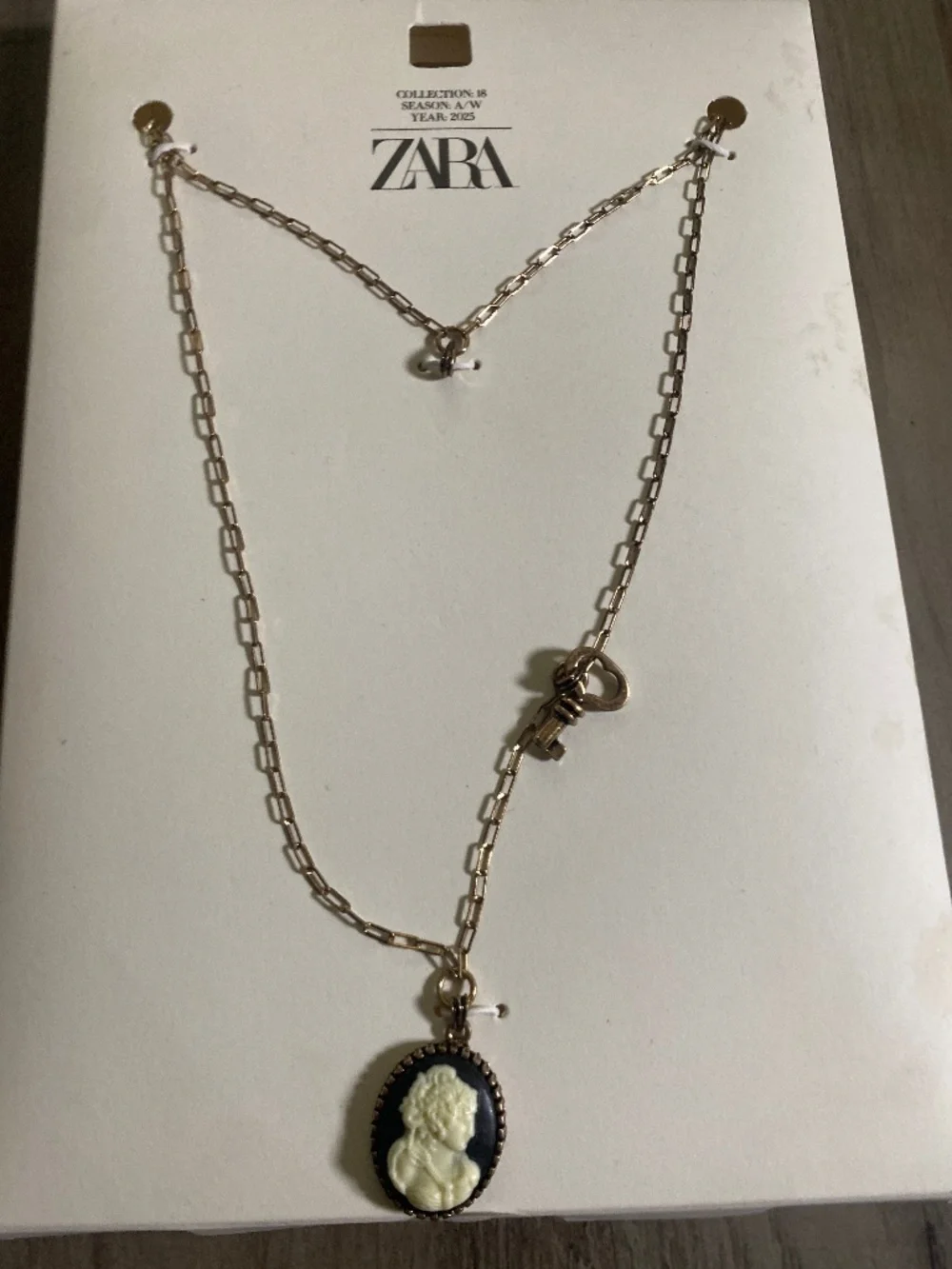 As Is NWT Zara 2 Pack Cameo Pendant Necklace